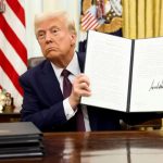 Foto: Trump ordena terminar con los beneficios para inmigrantes /Cortesía