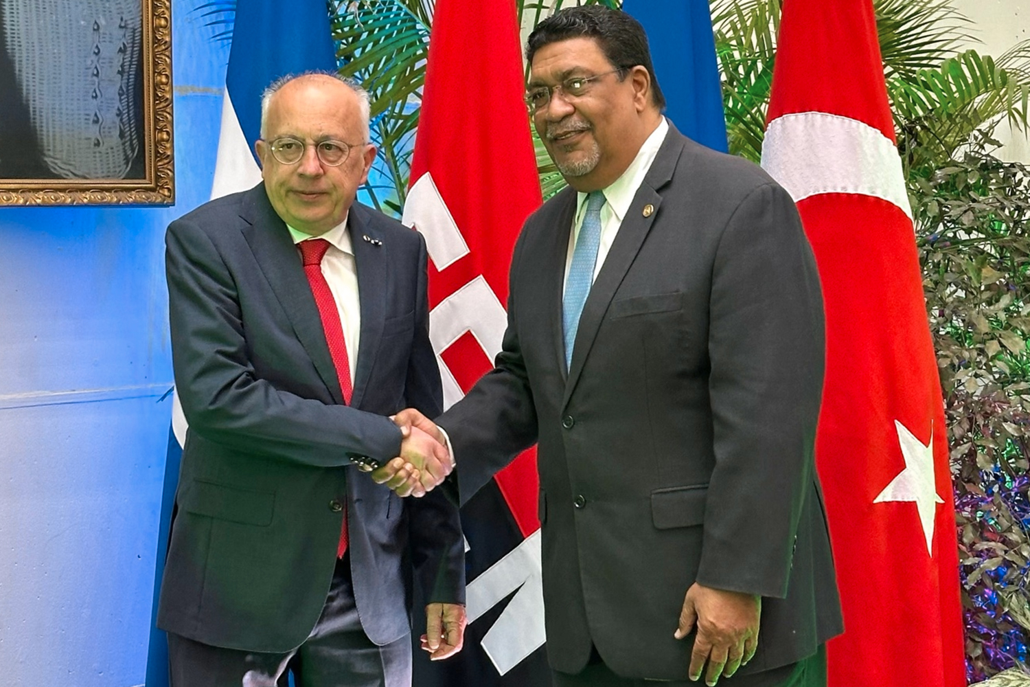 Foto: Canciller Valdrack Jaentschke recibe Copias de Estilo del Embajador de Türkiye/TN8