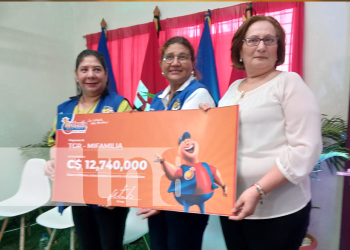 Foto: Entrega de utilidades de la Lotería Nacional / TN8