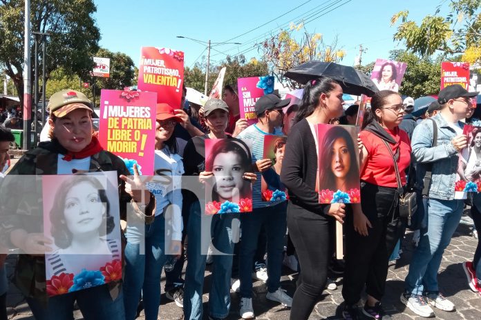 Foto: Con paso firme, las mujeres de Nicaragua caminan con alegría celebrando su día/TN8