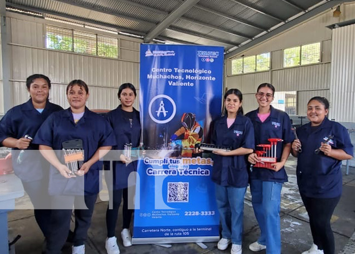 Foto: Mujeres en aprendizaje de mecánica automotriz en Nicaragua / TN8
