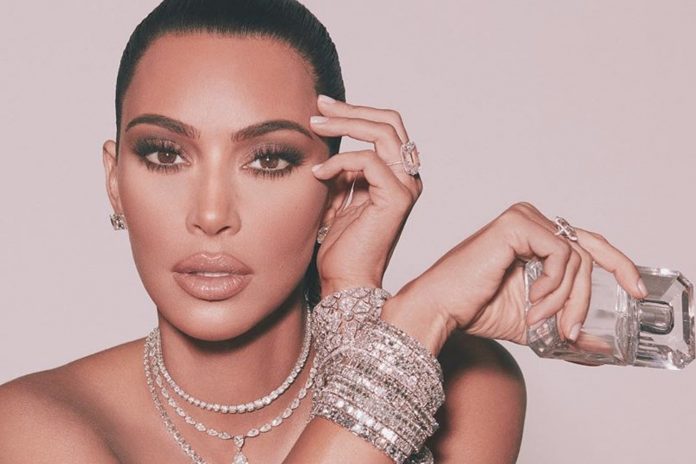 2 Photo: Kim Kardashian returns to the place of crime/courtesy