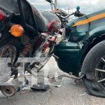 Foto: Motociclista impacta contra taxi en Juigalpa/TN8
