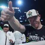 Canelo piensa en su nueva alimentación para enfrentar a Arabia